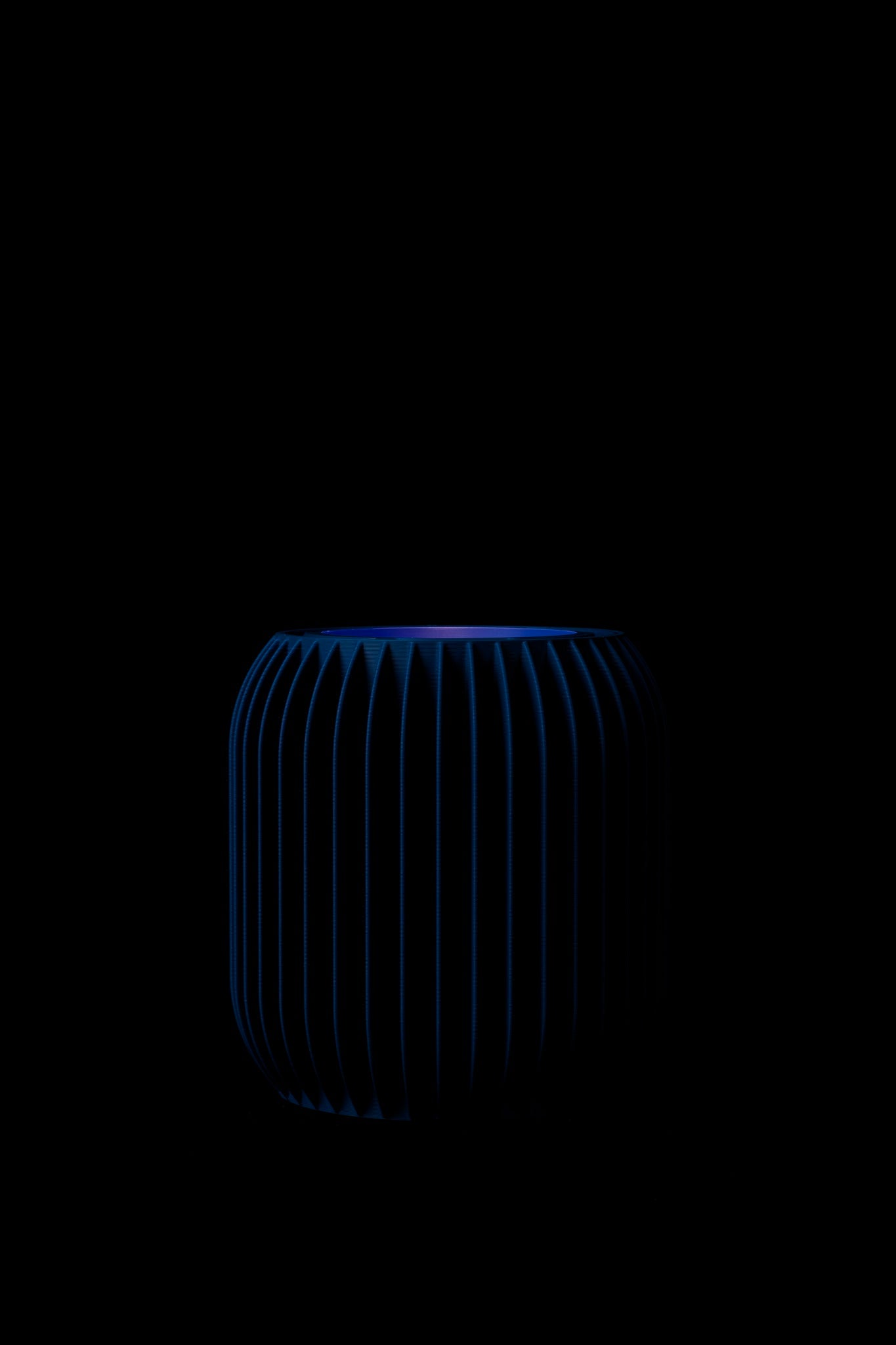 LASE 01 MATTE · Vase Module at night