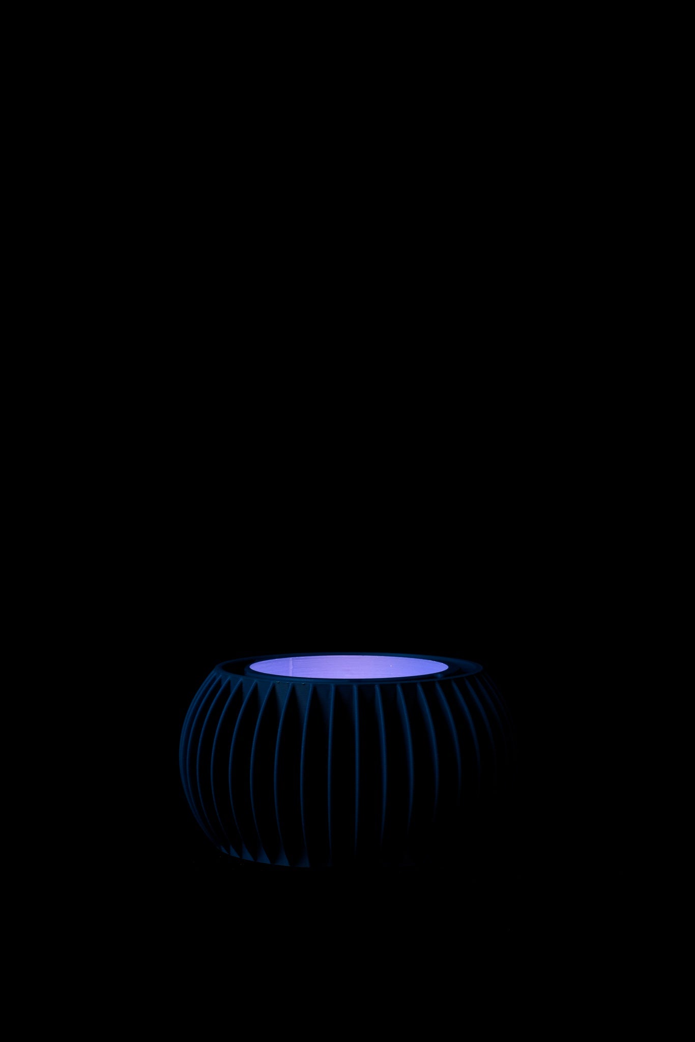 LASE 01 MATTE · Vase Module at night
